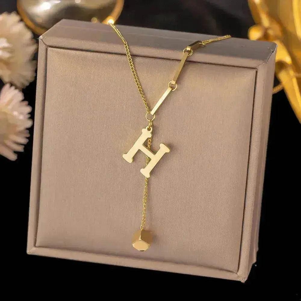 Collier Ornement Acier Titane Glands 26 Lettres Femme Petit Pendentif Carré Bijou Élégant et Personnalisé - EX-STOCK Canada