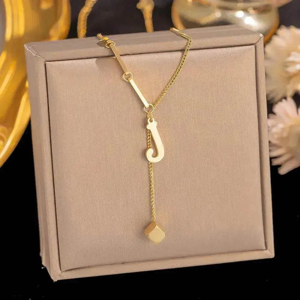 Collier Ornement Acier Titane Glands 26 Lettres Femme Petit Pendentif Carré Bijou Élégant et Personnalisé - EX-STOCK Canada
