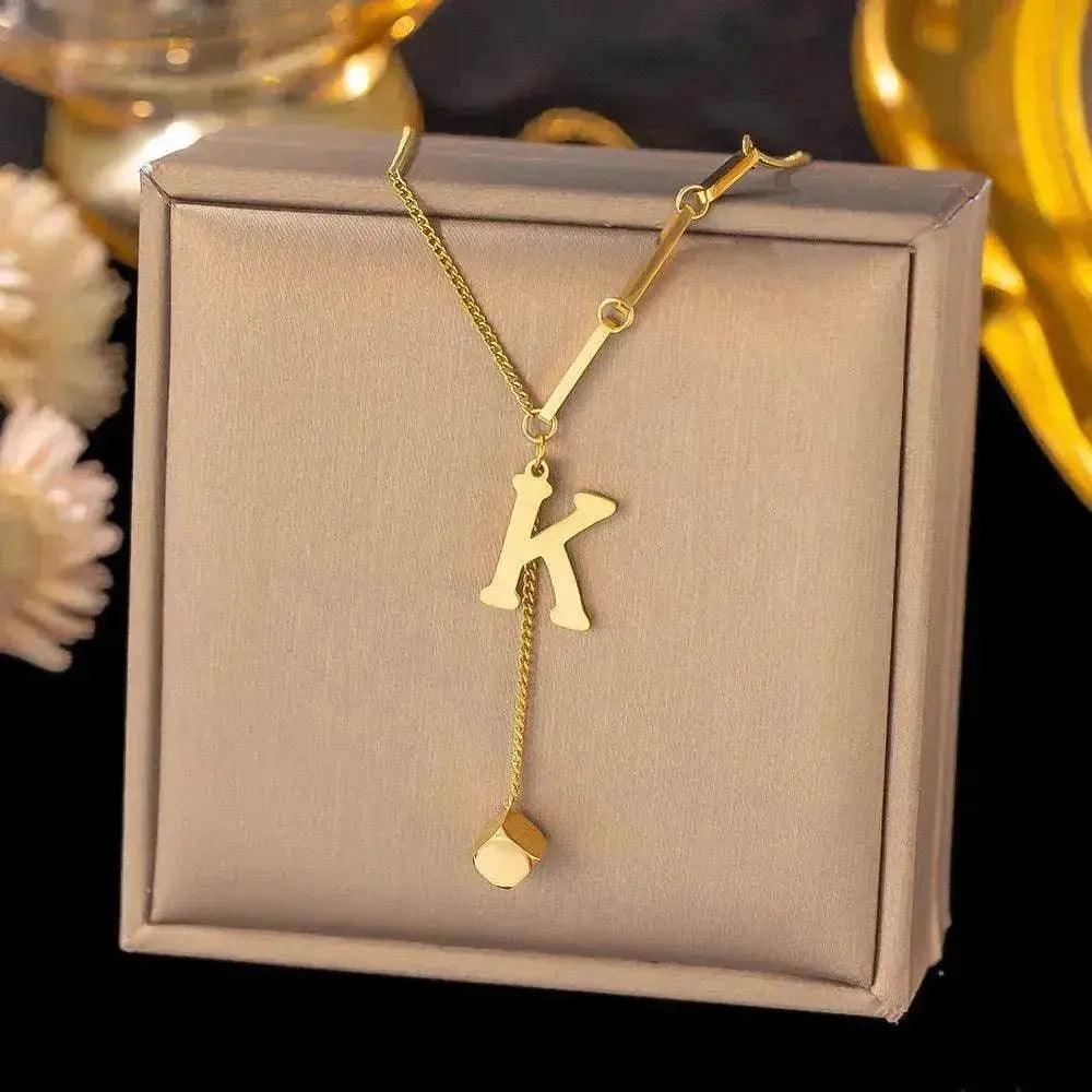 Collier Ornement Acier Titane Glands 26 Lettres Femme Petit Pendentif Carré Bijou Élégant et Personnalisé - EX-STOCK Canada