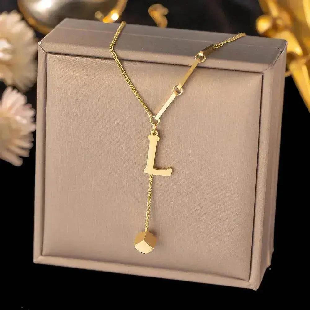 Collier Ornement Acier Titane Glands 26 Lettres Femme Petit Pendentif Carré Bijou Élégant et Personnalisé - EX-STOCK Canada