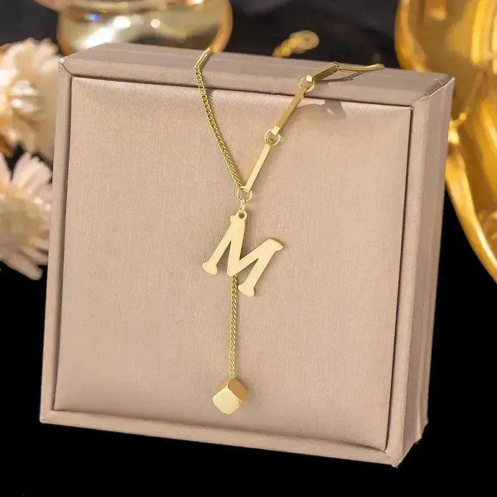 Collier Ornement Acier Titane Glands 26 Lettres Femme Petit Pendentif Carré Bijou Élégant et Personnalisé - EX-STOCK Canada