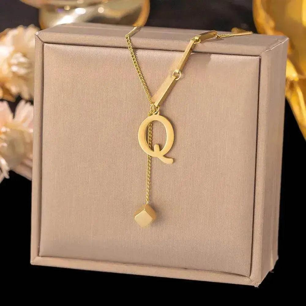 Collier Ornement Acier Titane Glands 26 Lettres Femme Petit Pendentif Carré Bijou Élégant et Personnalisé - EX-STOCK Canada
