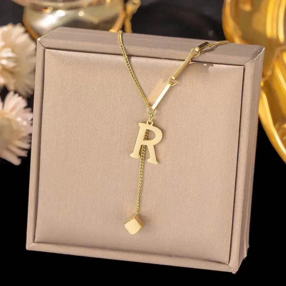 Collier Ornement Acier Titane Glands 26 Lettres Femme Petit Pendentif Carré Bijou Élégant et Personnalisé - EX-STOCK Canada