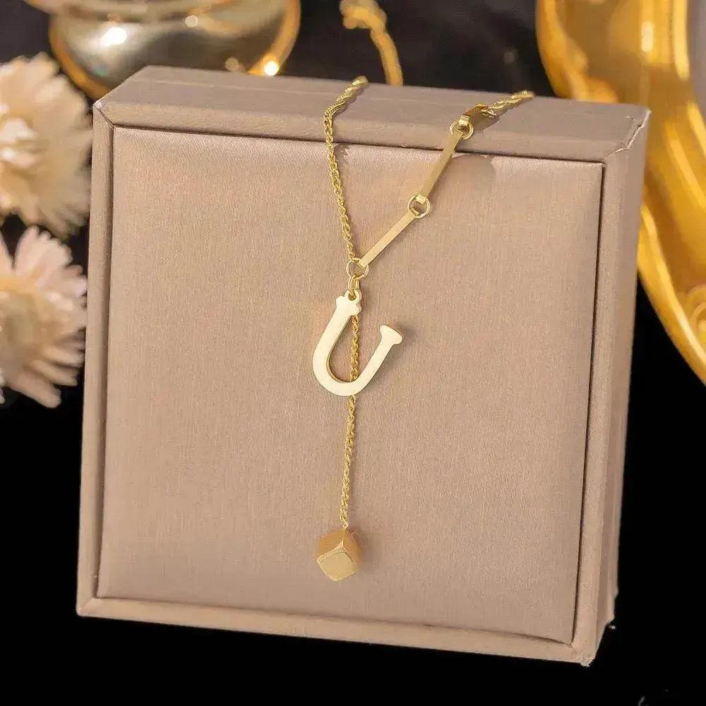 Collier Ornement Acier Titane Glands 26 Lettres Femme Petit Pendentif Carré Bijou Élégant et Personnalisé - EX-STOCK Canada