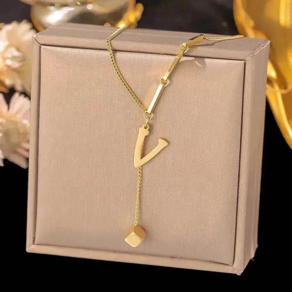 Collier Ornement Acier Titane Glands 26 Lettres Femme Petit Pendentif Carré Bijou Élégant et Personnalisé - EX-STOCK Canada