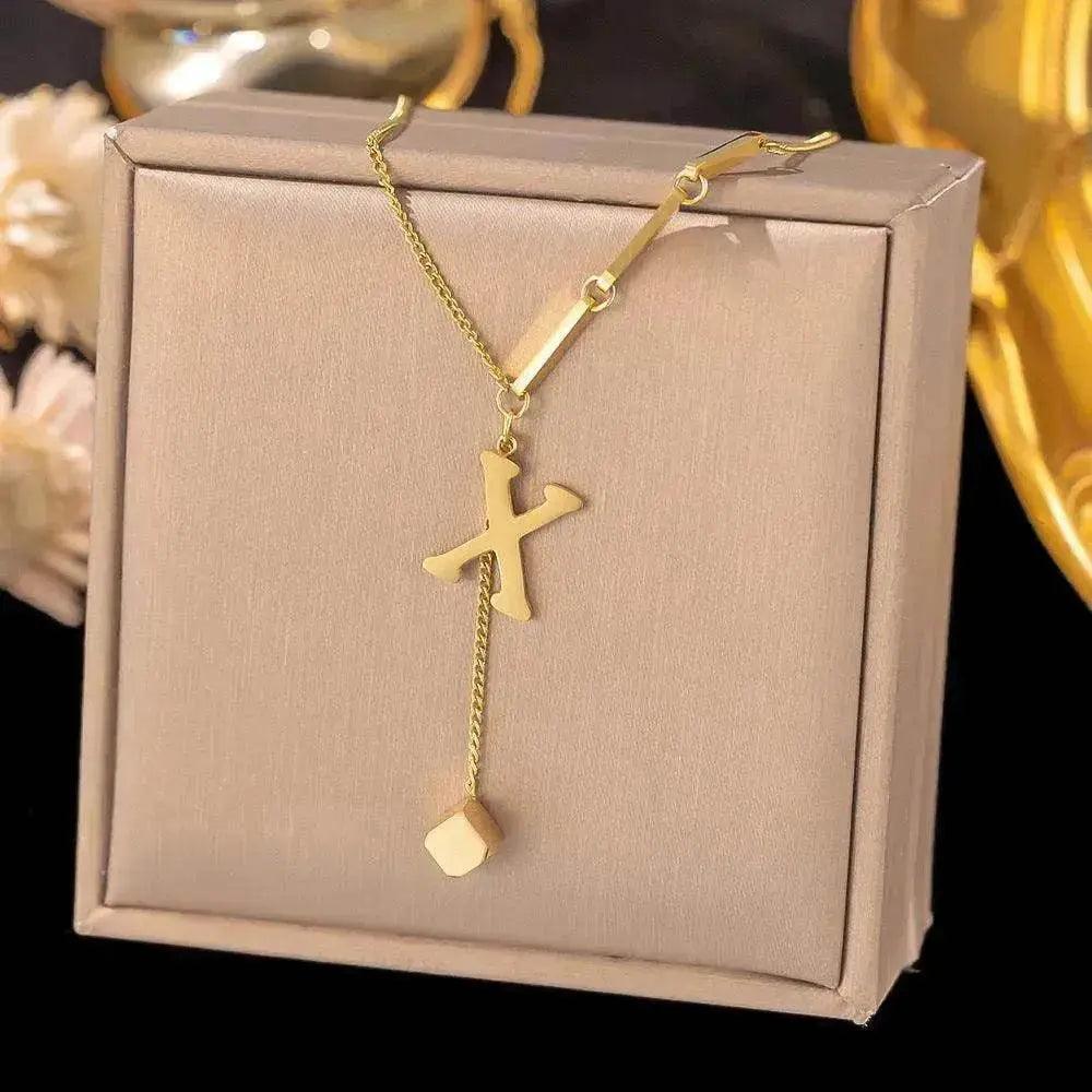 Collier Ornement Acier Titane Glands 26 Lettres Femme Petit Pendentif Carré Bijou Élégant et Personnalisé - EX-STOCK Canada
