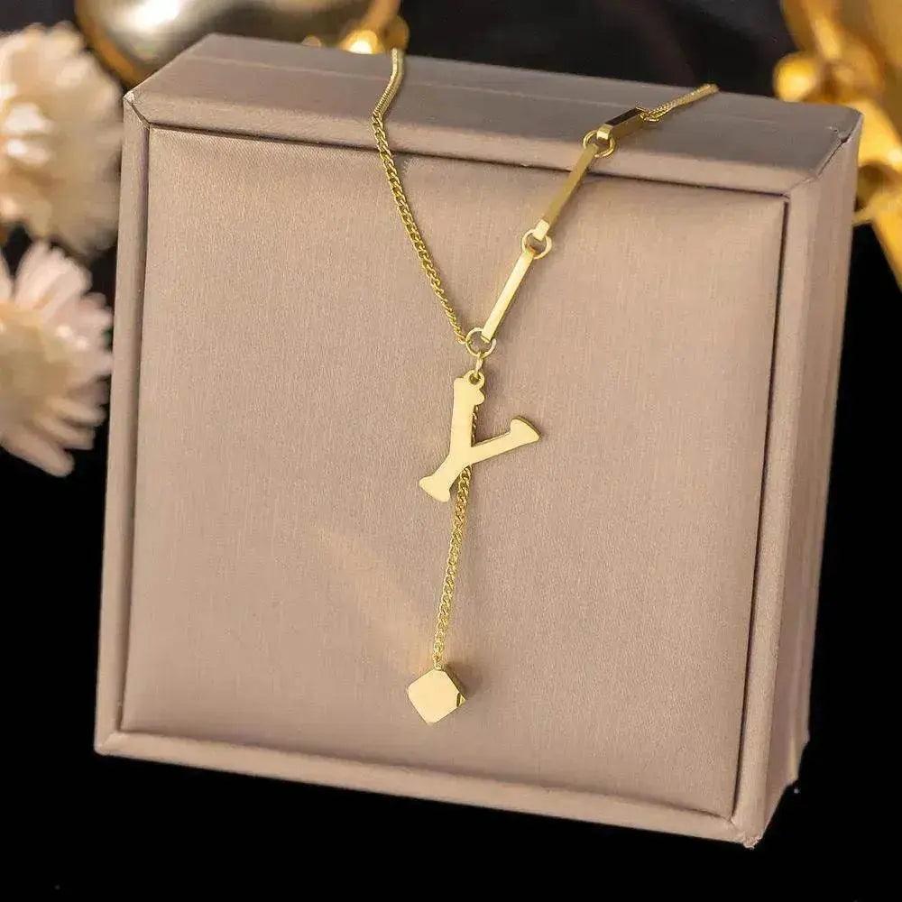 Collier Ornement Acier Titane Glands 26 Lettres Femme Petit Pendentif Carré Bijou Élégant et Personnalisé - EX-STOCK Canada