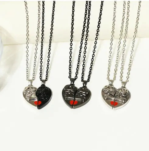 Punk Retro Skull Pendant Halloween Necklace Heart-shaped Magnetic Stitching Love Skull Couple Necklace - EX-STOCK Canada