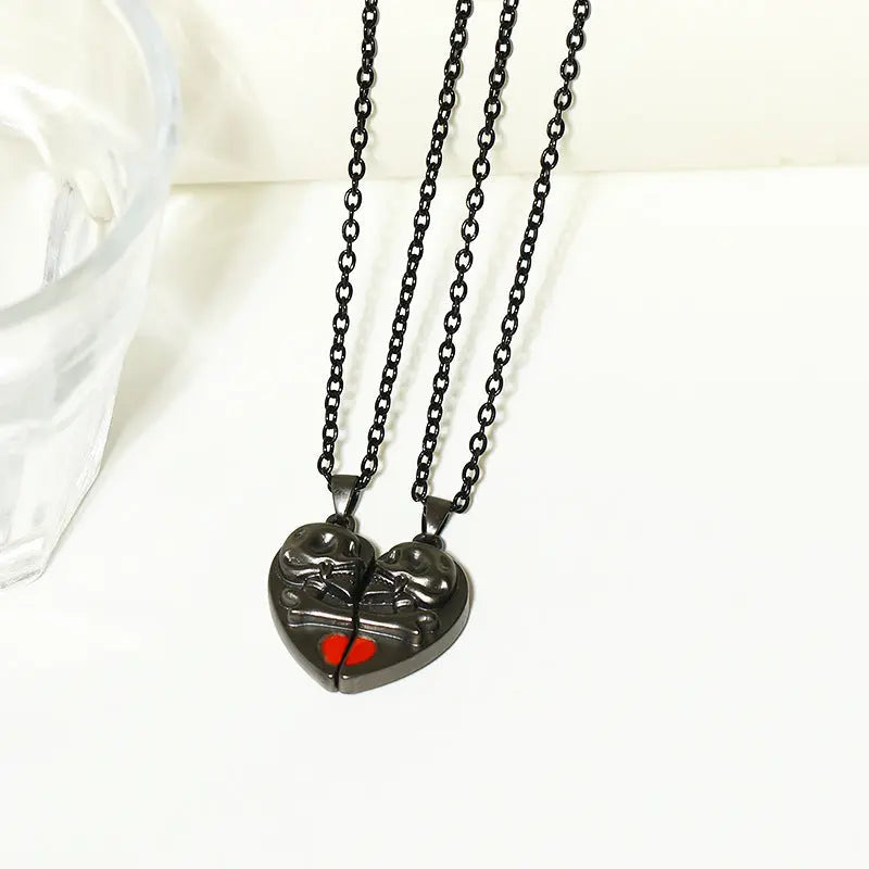 Punk Retro Skull Pendant Halloween Necklace Heart-shaped Magnetic Stitching Love Skull Couple Necklace - EX-STOCK Canada