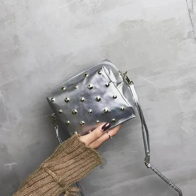 Petit sac femme nouveau sac bandoulière à clous - EX-STOCK Canada