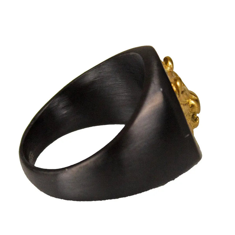 Anillo de sello para hombre SteelTime en acero inoxidable negro con león doradoEX-STOCK Canada