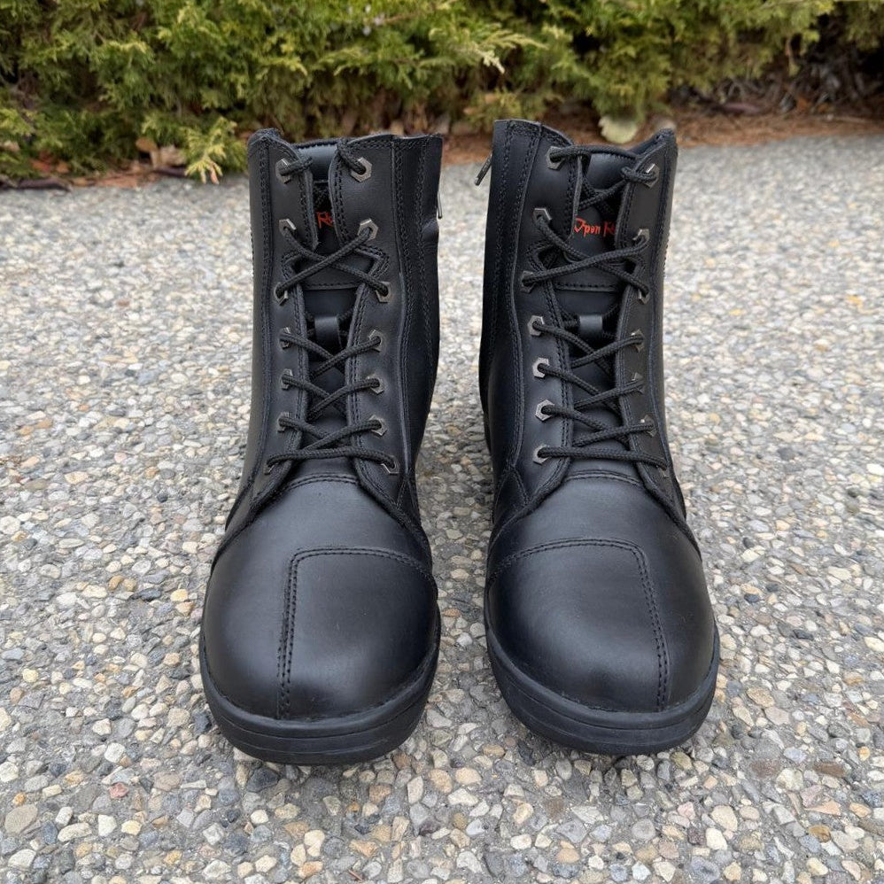 Bottes de motard sneakers pour hommes. Cuir de vache noir avec lacets et fermeture éclair latéraleEX-STOCK Canada