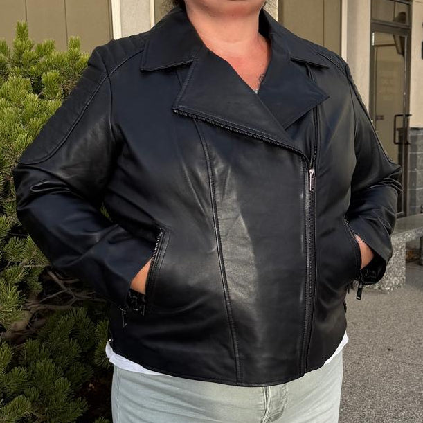 Chaqueta de cuero de cordero para mujer tipo biker con hombros acolchados y acanaladosEX-STOCK Canada