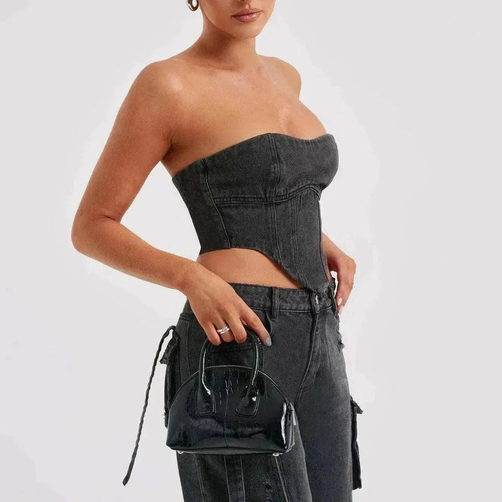 Jean cargo femme style américain taille basse avec poches tridimensionnelles et surpiqûres. Ensemble tenue en denim - EX-STOCK Canada