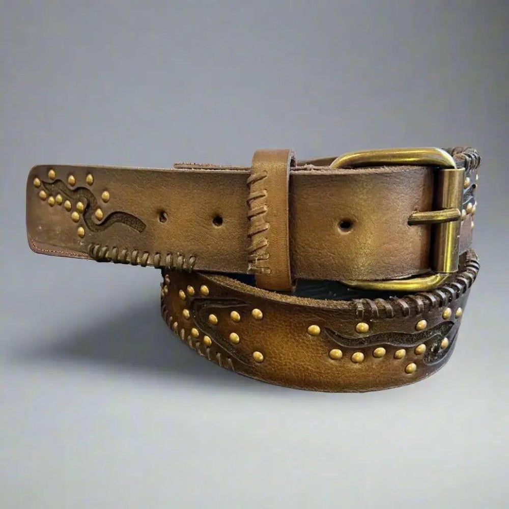 Ceinture pour femmes en cuir pleine fleur avec embossage géométrique et clousEX-STOCK Canada