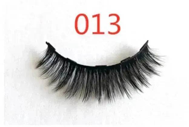 A Pair Of False Eyelashes With Magnets In Fashion - EX-STOCK Canada