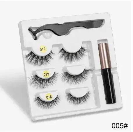 A Pair Of False Eyelashes With Magnets In Fashion - EX-STOCK Canada
