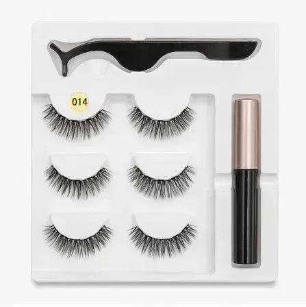 A Pair Of False Eyelashes With Magnets In Fashion - EX-STOCK Canada