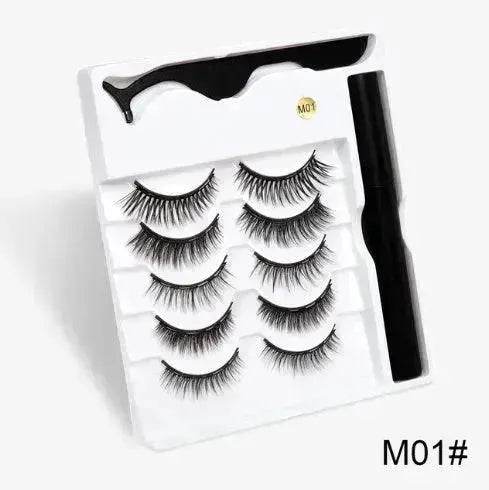 A Pair Of False Eyelashes With Magnets In Fashion - EX-STOCK Canada