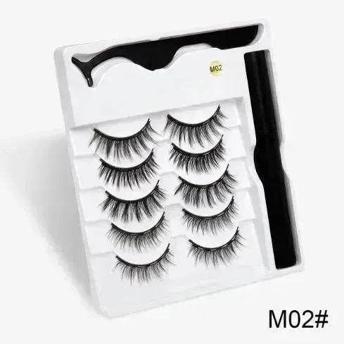A Pair Of False Eyelashes With Magnets In Fashion - EX-STOCK Canada