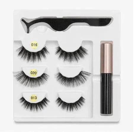 A Pair Of False Eyelashes With Magnets In Fashion - EX-STOCK Canada