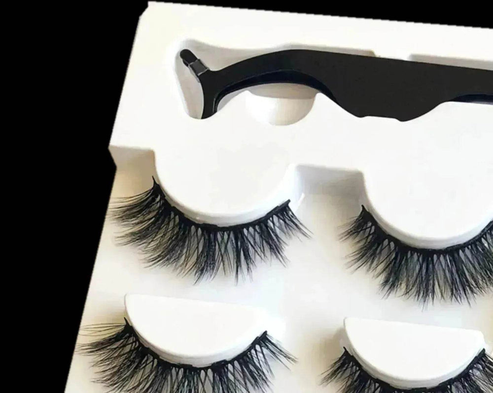A Pair Of False Eyelashes With Magnets In Fashion - EX-STOCK Canada