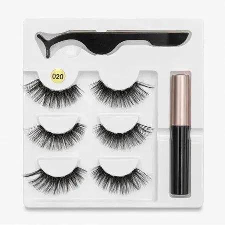 A Pair Of False Eyelashes With Magnets In Fashion - EX-STOCK Canada