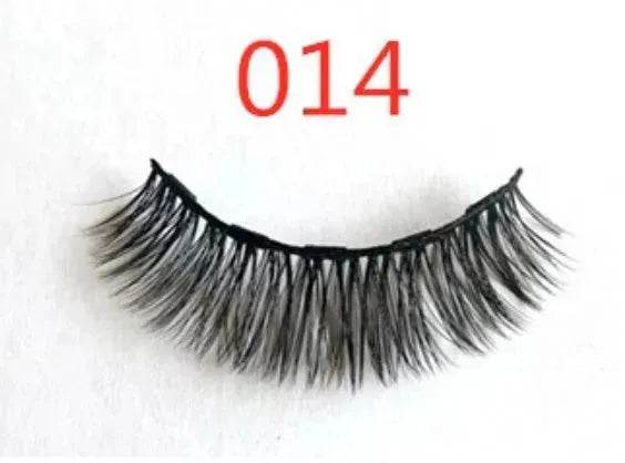 A Pair Of False Eyelashes With Magnets In Fashion - EX-STOCK Canada