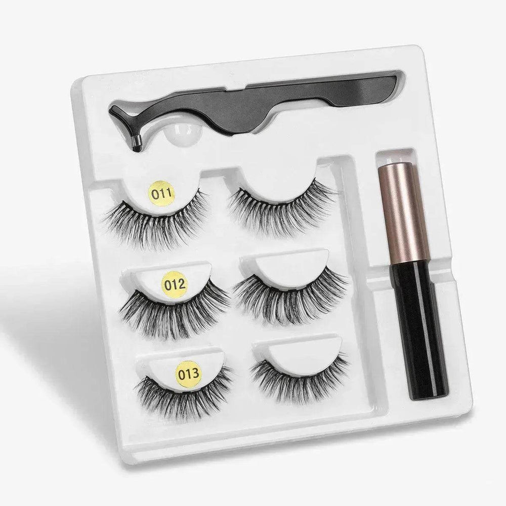 A Pair Of False Eyelashes With Magnets In Fashion - EX-STOCK Canada