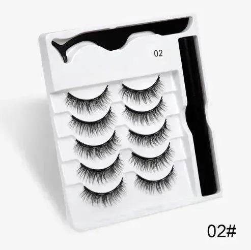 A Pair Of False Eyelashes With Magnets In Fashion - EX-STOCK Canada