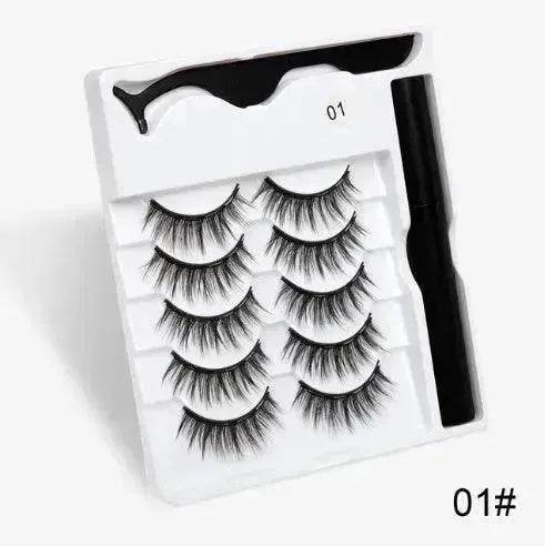 A Pair Of False Eyelashes With Magnets In Fashion - EX-STOCK Canada