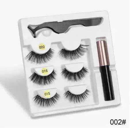 A Pair Of False Eyelashes With Magnets In Fashion - EX-STOCK Canada