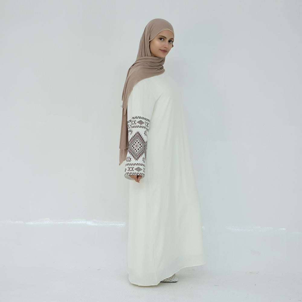 Robe Élégante à Broderies Exquises du Moyen-Orient - EX-STOCK Canada