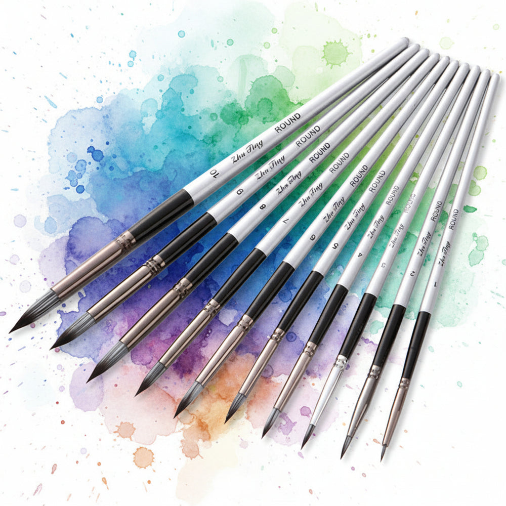 Ensemble de pinceaux à aquarelle avec étiquettes 'Round' sur un fond blanc
