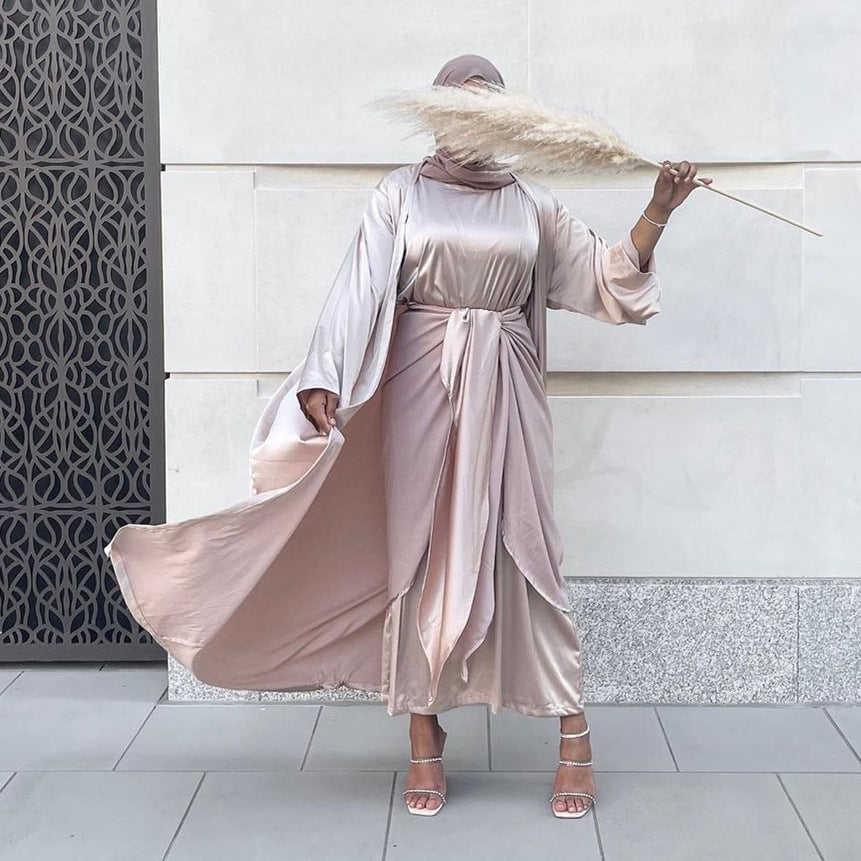 Robe en satin costume trois pièces féminin