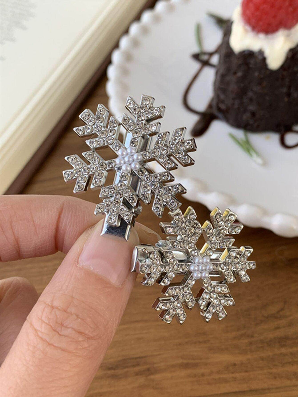 Crystal Snowflake Pearl flower Retro Hair Clip - EX-STOCK Canada