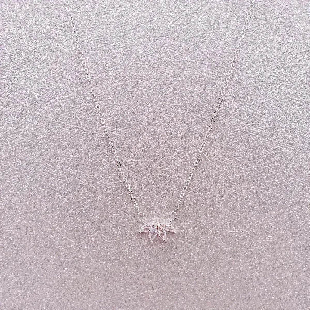 Fashion Jewelry Minimalist Shining Flower Petal Necklace For Women Girls Lotus Flower Pendant Necklace Female Party Anniversary Jewelry Gift - EX-STOCK Canada