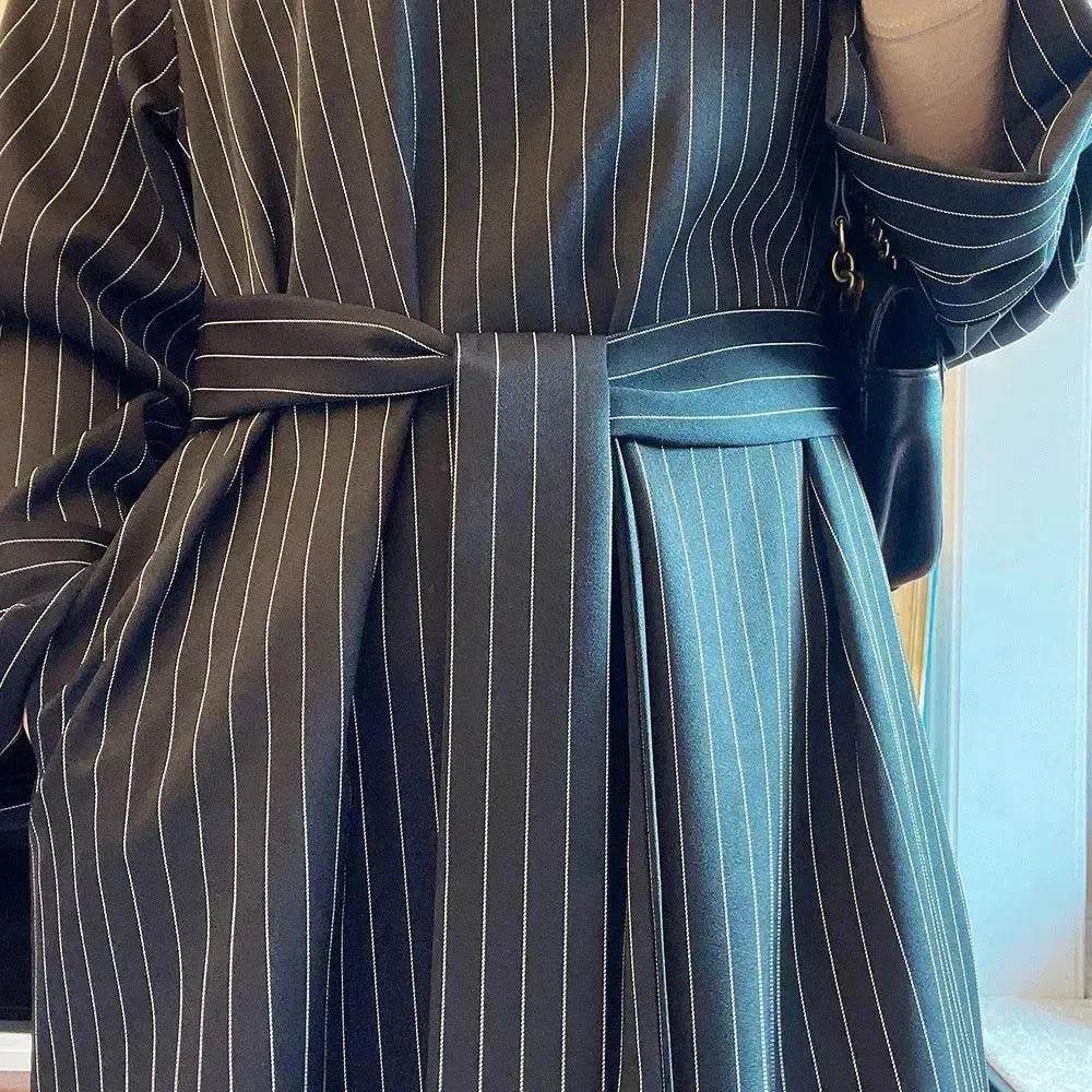 Fashionable Stripe Tunneled Abaya Dress for Elegant Arab Dubai Turkey Middle Eastern women. - EX-STOCK Canada