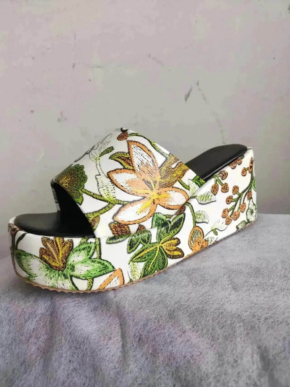 New Round Toe Wedge Embroidered Classic Embroidery Slippers For Women - EX-STOCK Canada