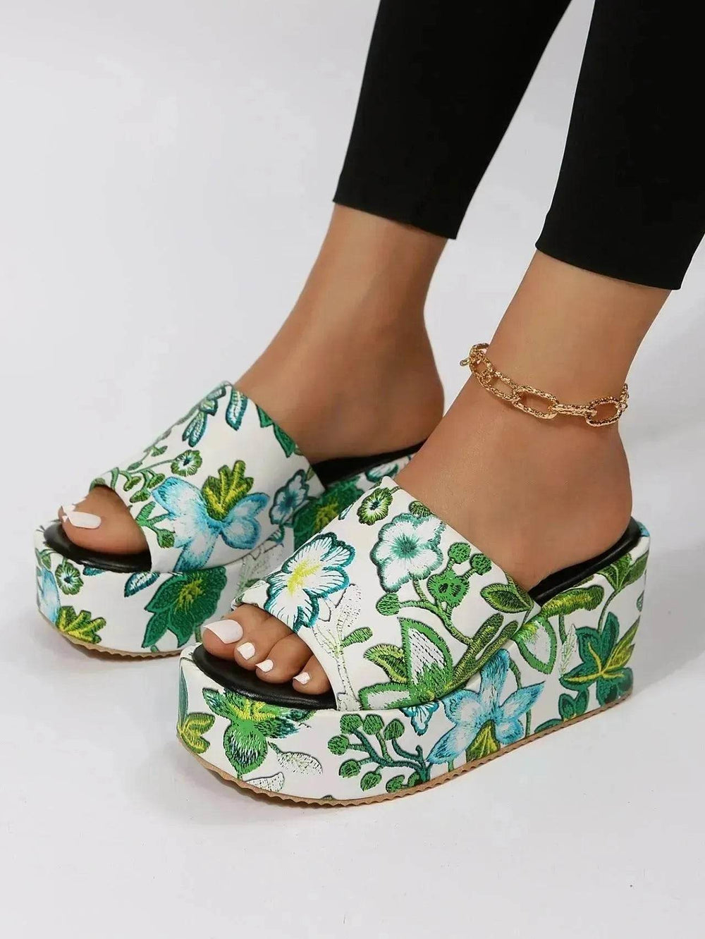 New Round Toe Wedge Embroidered Classic Embroidery Slippers For Women - EX-STOCK Canada