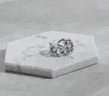 Fashionable with unique chain design ring - EX-STOCK Canada