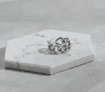 À la mode avec une bague au design unique en chaîne - EX-STOCK CANADA