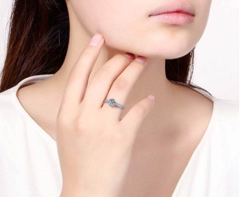 Six-claw paved with diamond luxury ring EX-STOCK Canada 