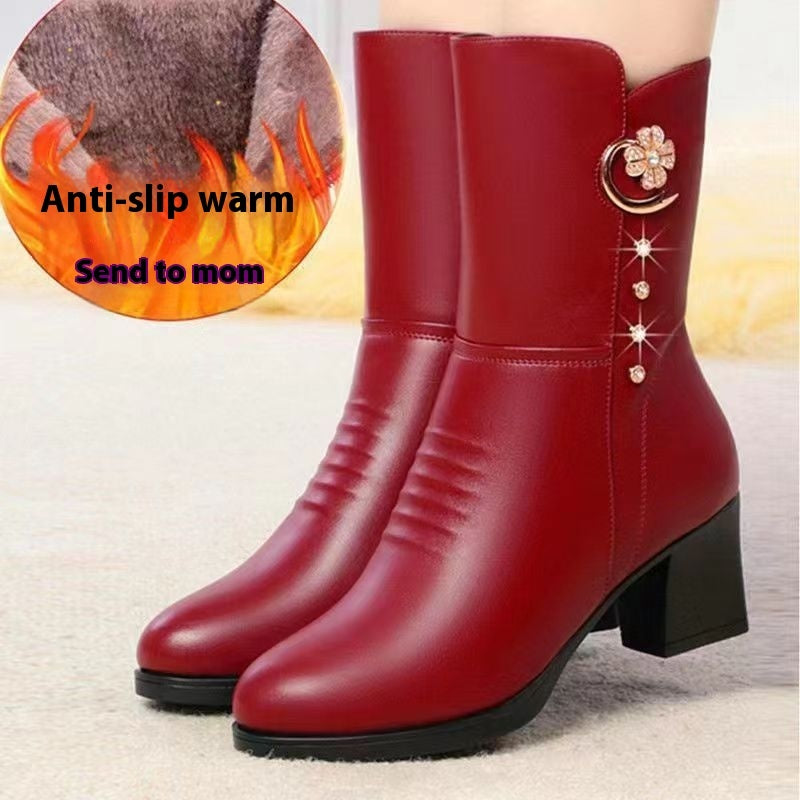 Red boots with decorative elements on a light background, featuring text about warmth and anti-slip properties.