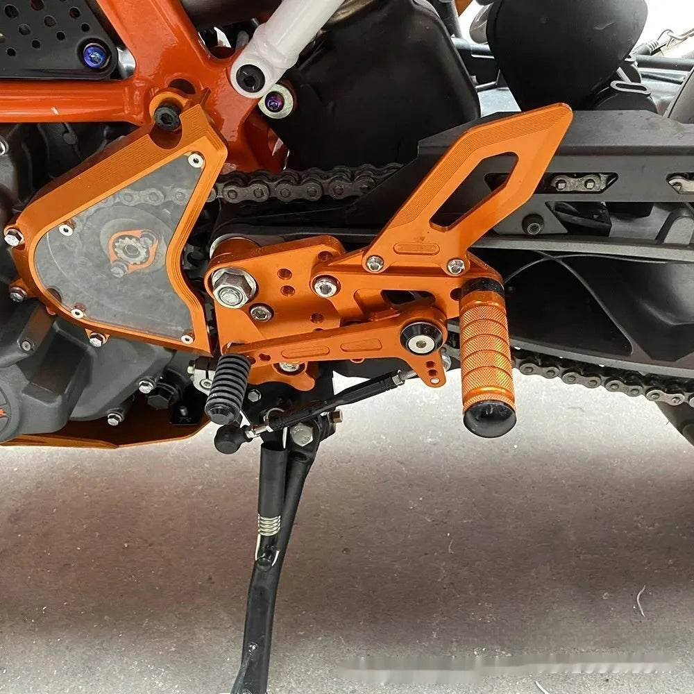 KTMDUKE 125200250390 Foot Pedal Bracket Support Assembly - EX-STOCK Canada