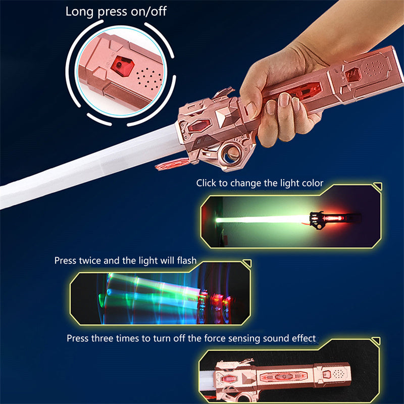 Épée jouet avec effets lumineux tenue par une main sur fond bleu foncé
