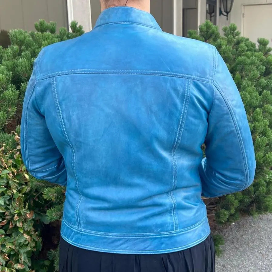 Klassische Damenlederjacke aus Lammleder mit DruckknappenkragenEX-STOCK Canada 