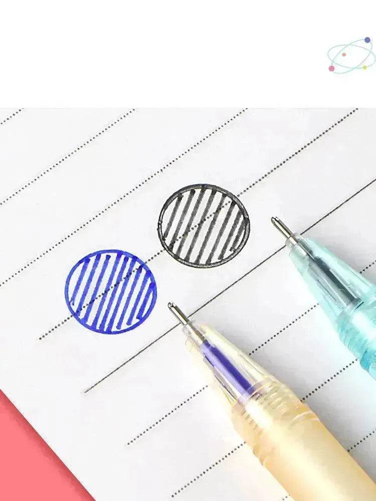 Les élèves de l'école primaire utilisent un stylo gel effaçable pour frotter le stylo magique facile à effacer Sassafras - EX-STOCK Canada
