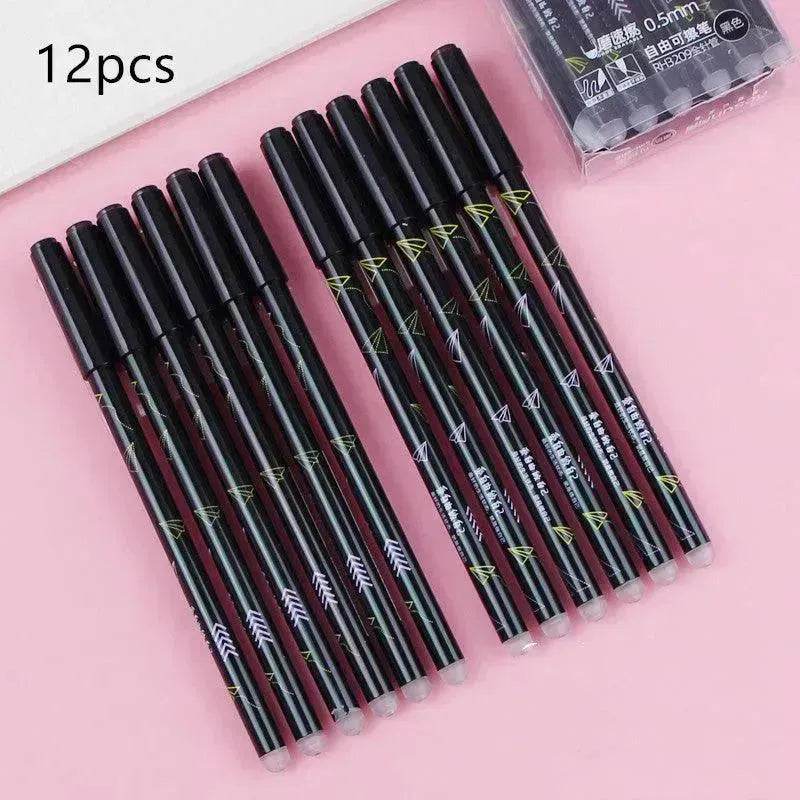 Les élèves de l'école primaire utilisent un stylo gel effaçable pour frotter le stylo magique facile à effacer Sassafras - EX-STOCK Canada