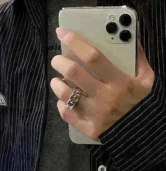 Fashionable with unique chain design ring - EX-STOCK CANADA